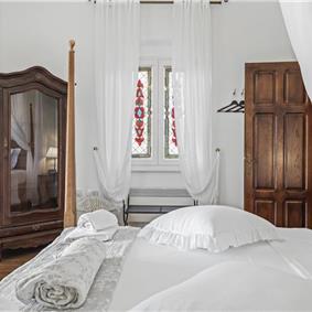 4-5 bedroom villa with Split City and Sea Views sleeps 8-10